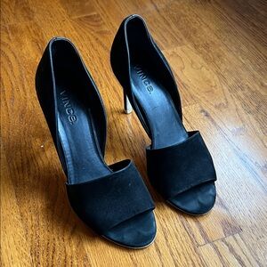 Vince Saffron D’orsey Heels. Black Nubuck. Size 7